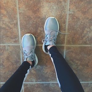 LAST CHANCE [Adidas] Tubular Viral Shoes